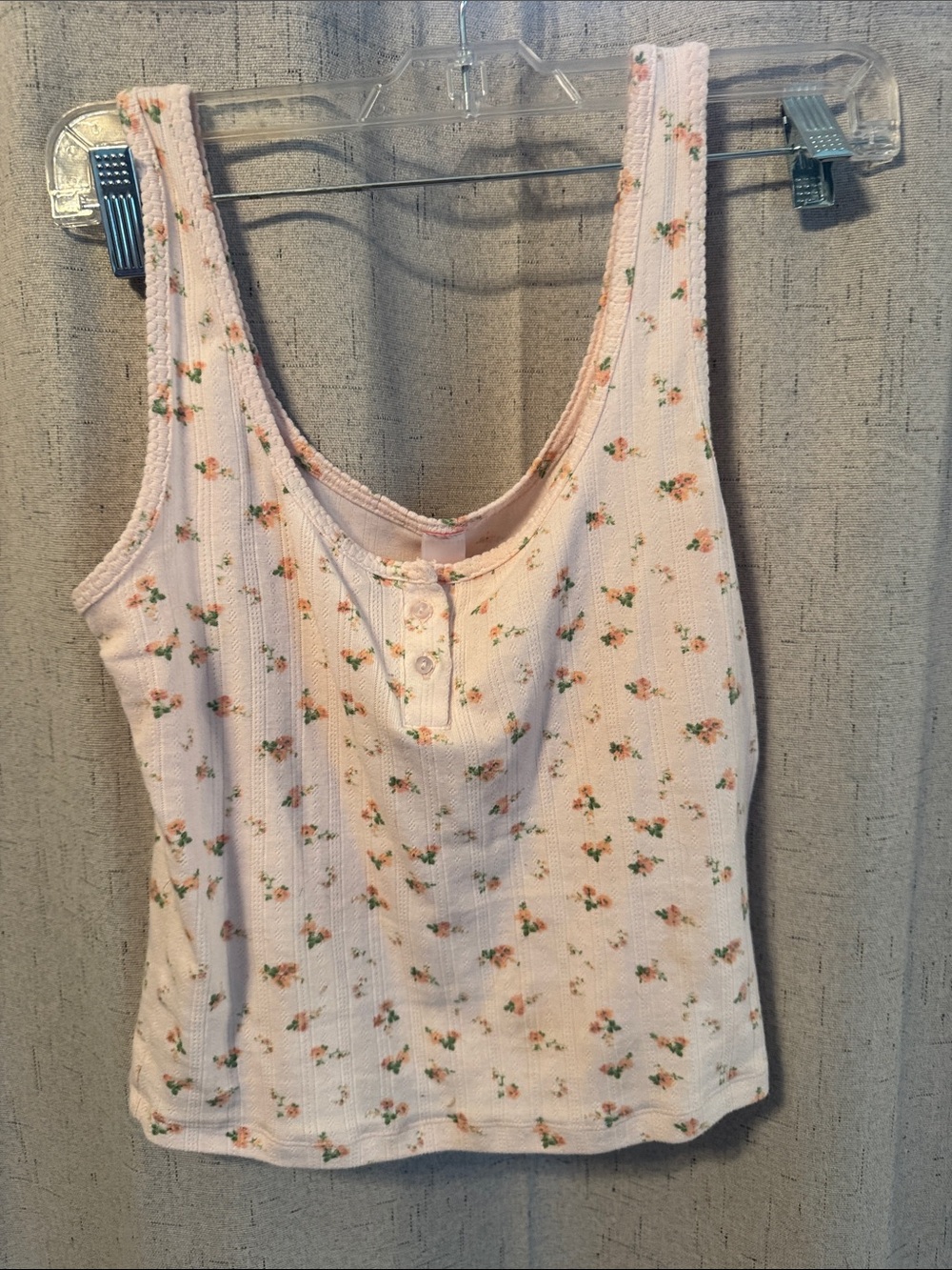 Millie Bobbie Brown: Ribbed Scoop-Neck Tank Top